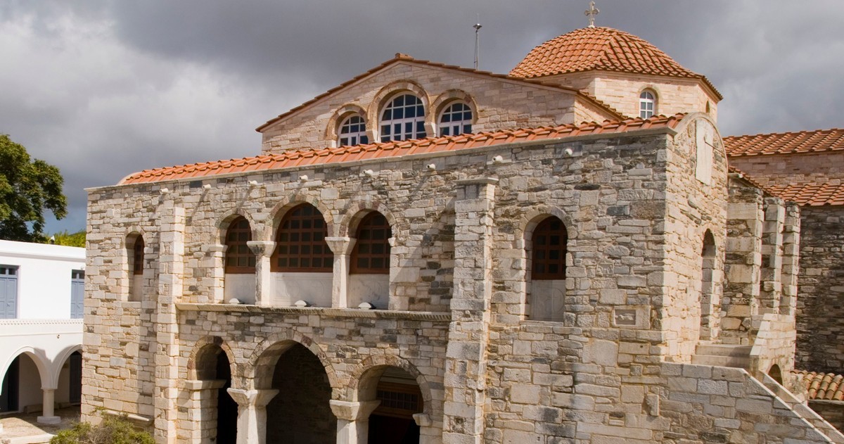 Παναγία Εκατονταπυλιανή